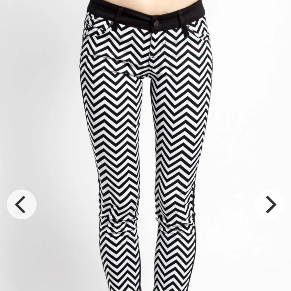 Tripp NYC Black and White Chevron Skinny Jeans